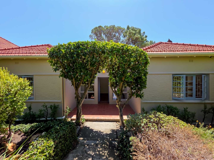 2 Bedroom Property for Sale in Vredehoek Western Cape